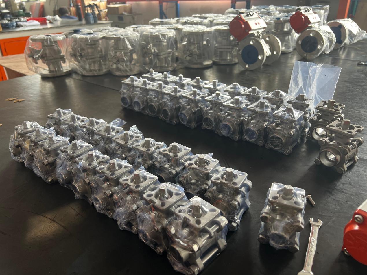 Zhongguan Valves zavázal dvoudílné a třídílné kulové ventily, aby vyhovovaly potřebám různých scénářů.