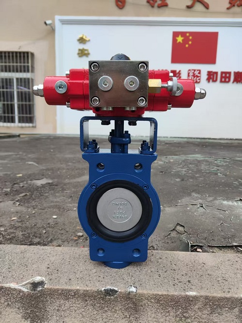Excentrický klapkový ventil s hydraulickým pohonem